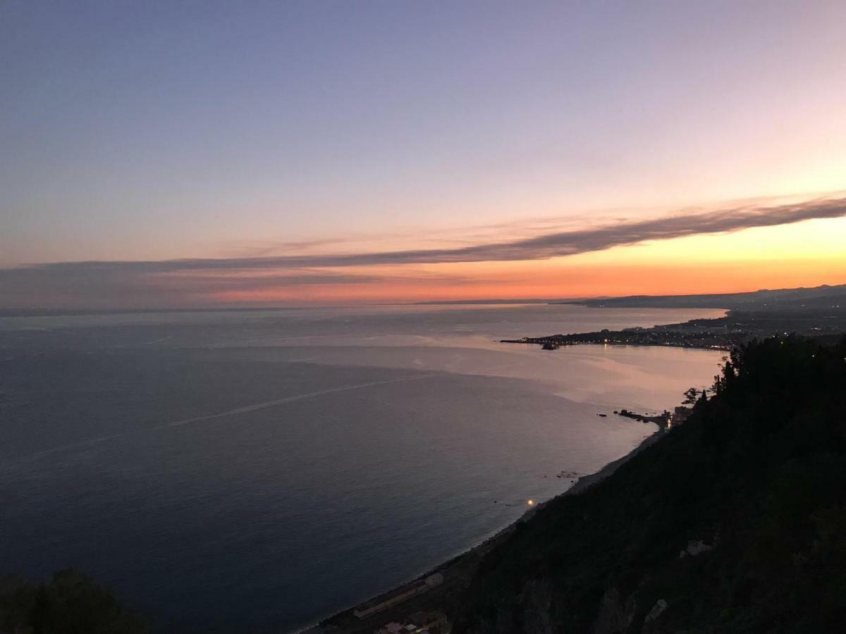 La Baia Dei Delfini Lejlighed Taormina Eksteriør billede